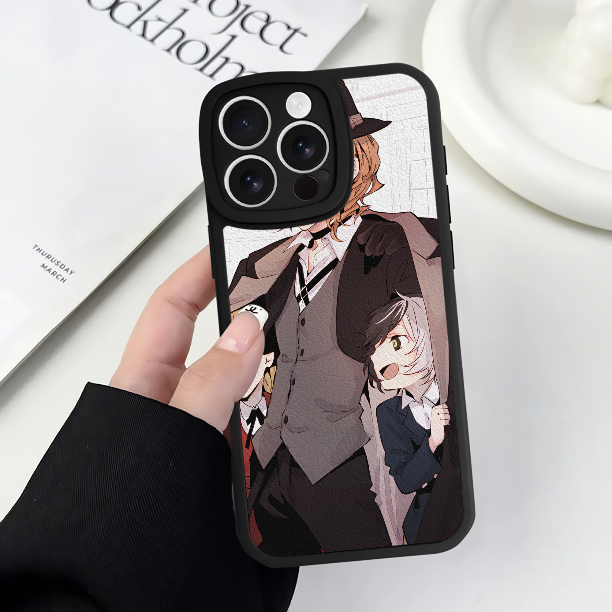 （画像用） 文豪ストレイドッグス Bungo Stray Dogs 【iPhone 16シリーズ対応】シリコンスマホケース（レザー調） 材質：シリコン